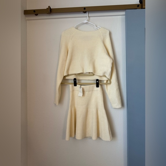 NWT Mable Carter Long Sleeve Sweater Knit Top And Flare Skirt Set- Size Small - Picture 4 of 13